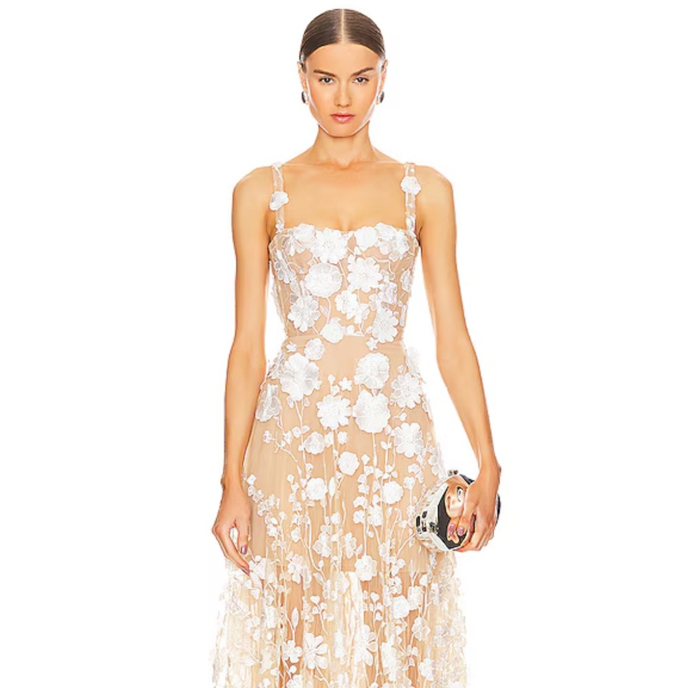 💕 Jasmine Wedding Gown in Cream
Bronx and Banco 💕 with wedding storage box